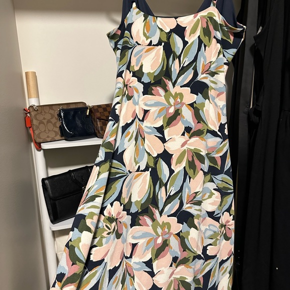 Jolie Cross Bust Flowered Dress - Picture 2 of 5